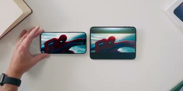The Tech Chap comparing video playback on a regular iPhone versus the open Duo